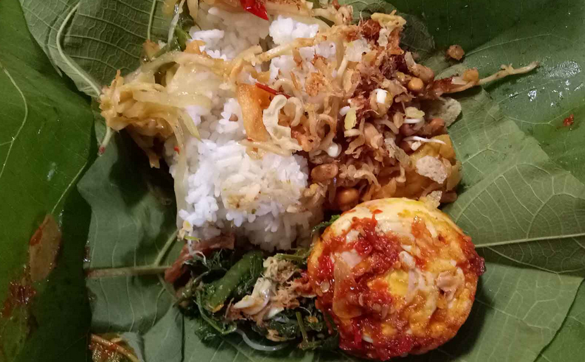 Sego Godong Jati (Nasi Berkat)