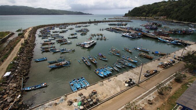 Pantai Tamperan