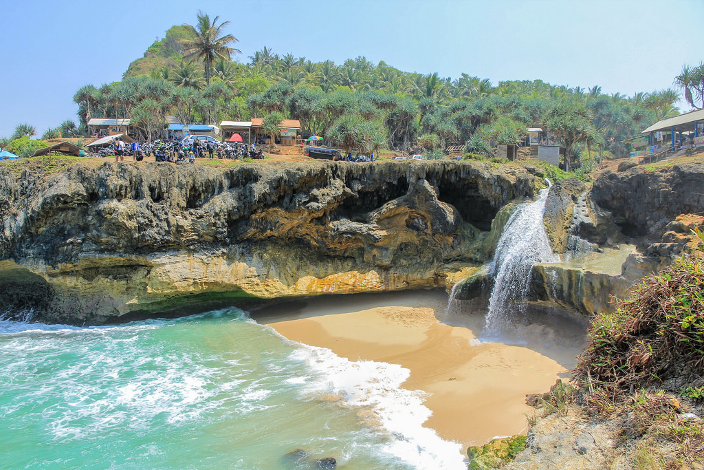 Pantai Banyu Tibo